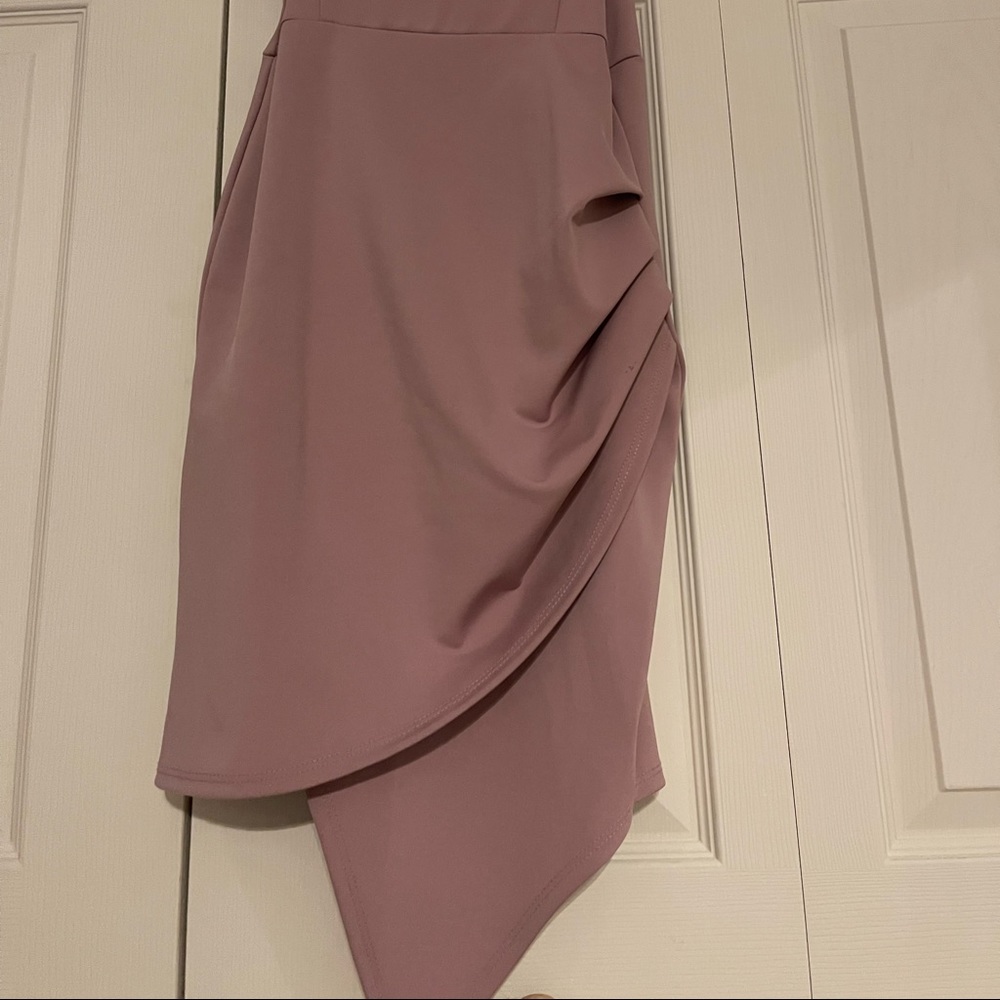 Windsor asymmetrical, off shoulder dress. Size M. Worn once in good condition. - Picture 3 of 4
